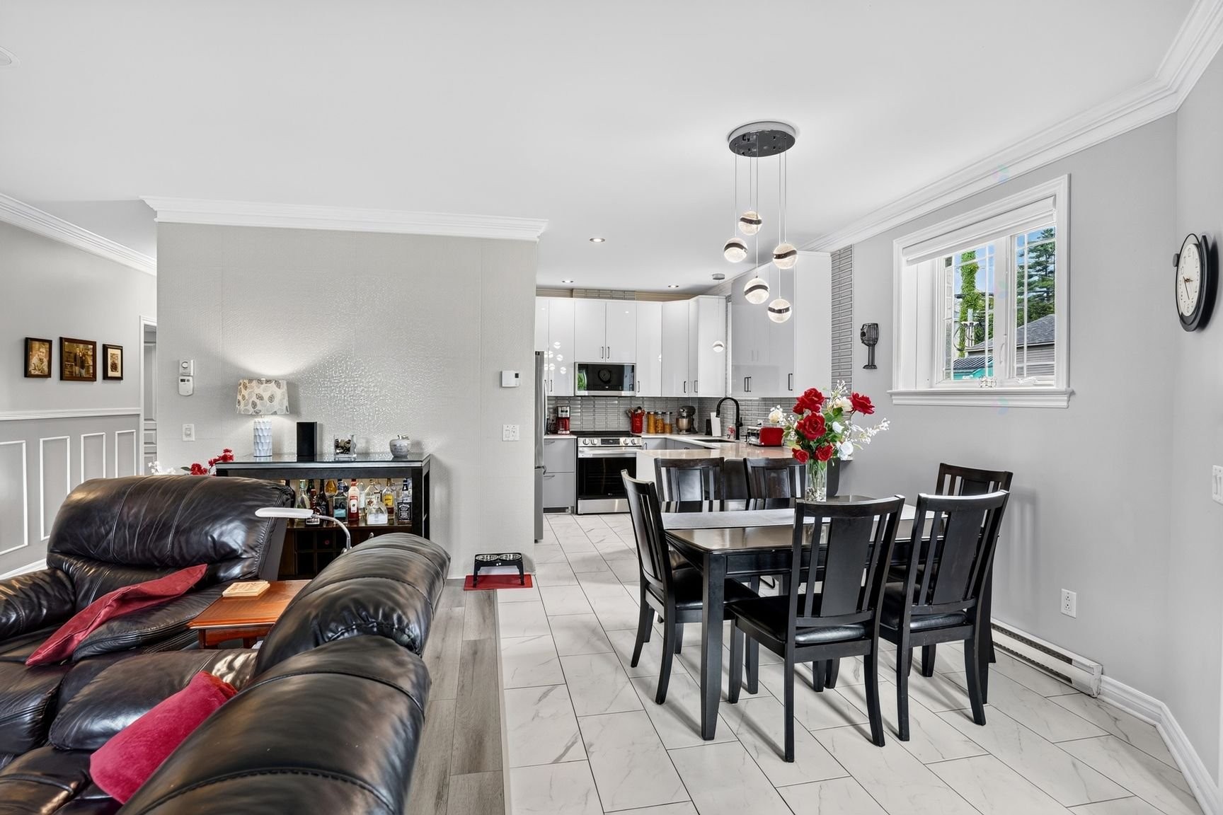 









2401


Boul. Lafontaine

, 2,
Saint-Jérôme,




QC
J7Y5L3

