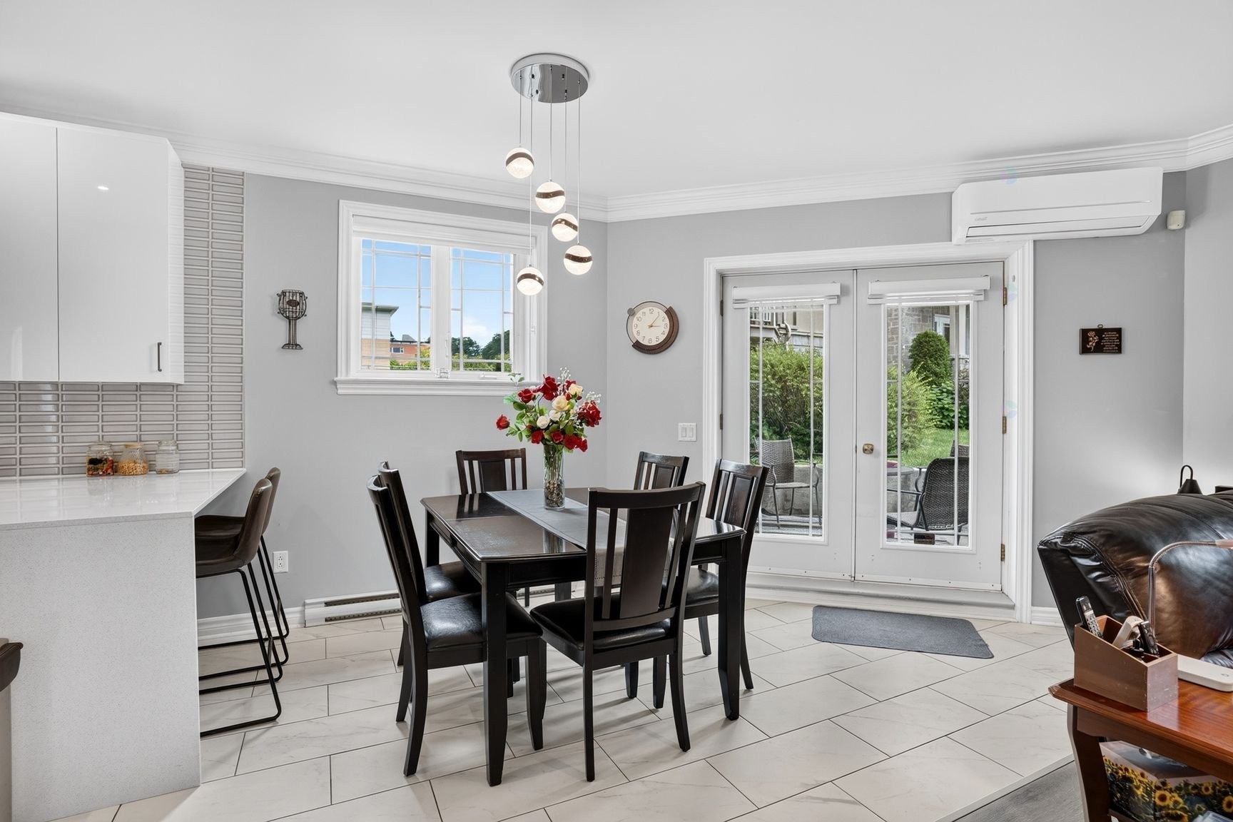 









2401


Boul. Lafontaine

, 2,
Saint-Jérôme,




QC
J7Y5L3

