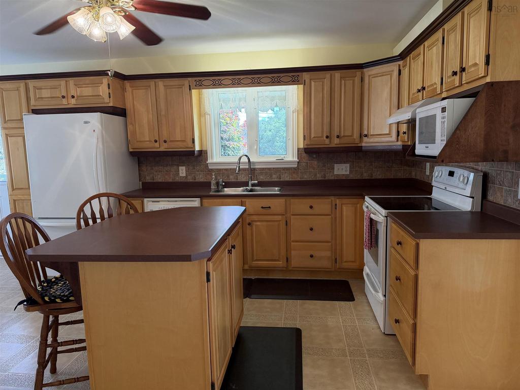 












27 Wellington Court

,
Truro,




NS
B2N 6M9

