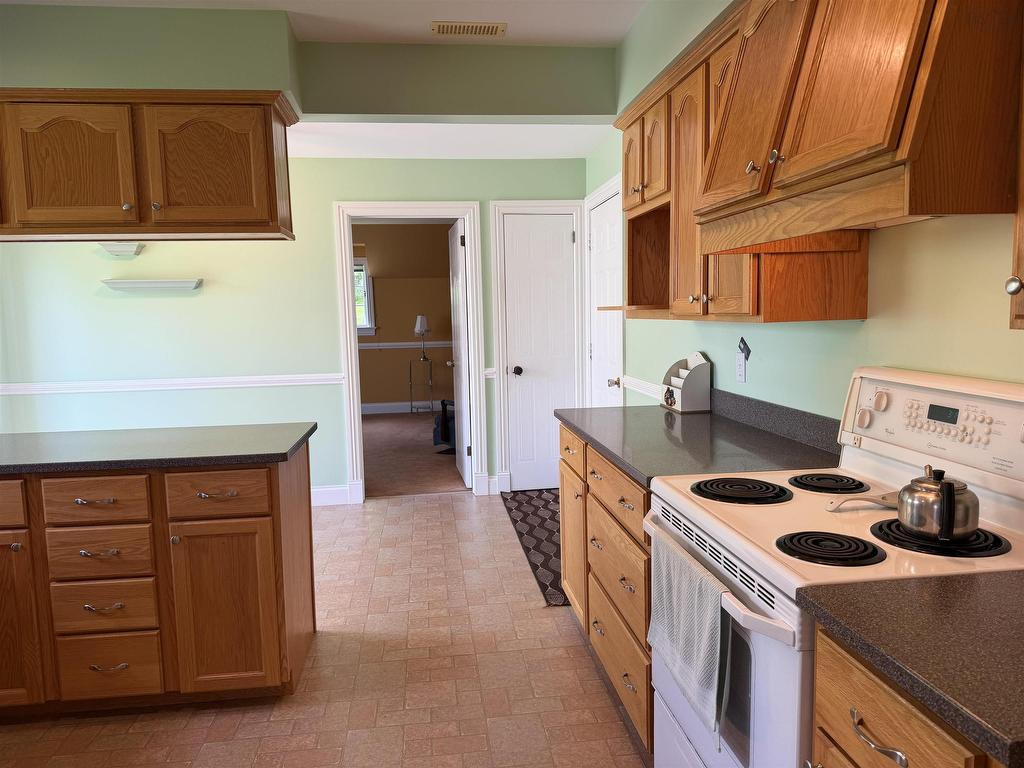 












21 Tulip Place

,
Truro,




NS
B2N 3M6

