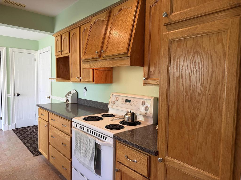 












21 Tulip Place

,
Truro,




NS
B2N 3M6

