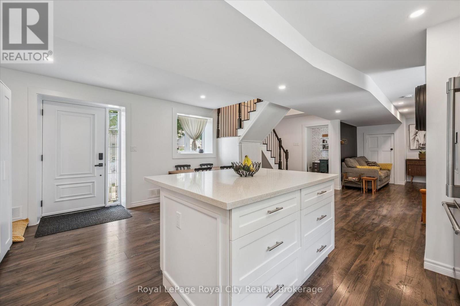 












470 PERTH STREET

,
Centre Wellington (Fergus),




Ontario
N1M2S7

