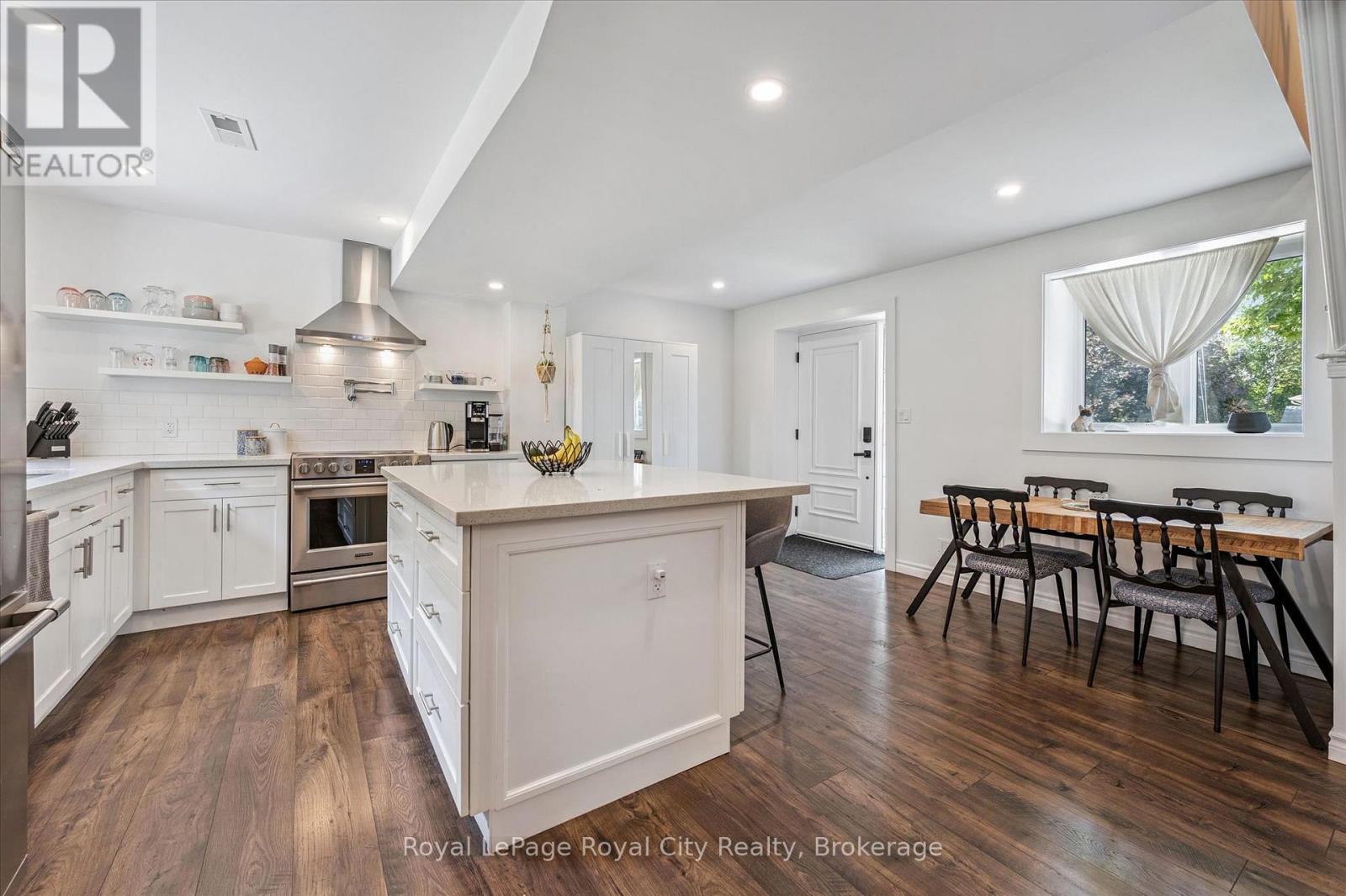 












470 PERTH STREET

,
Centre Wellington (Fergus),




Ontario
N1M2S7


