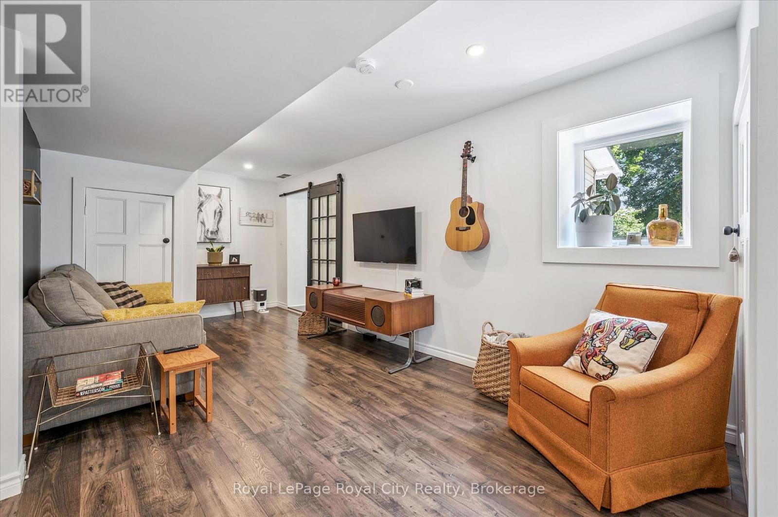 












470 PERTH STREET

,
Centre Wellington (Fergus),




Ontario
N1M2S7

