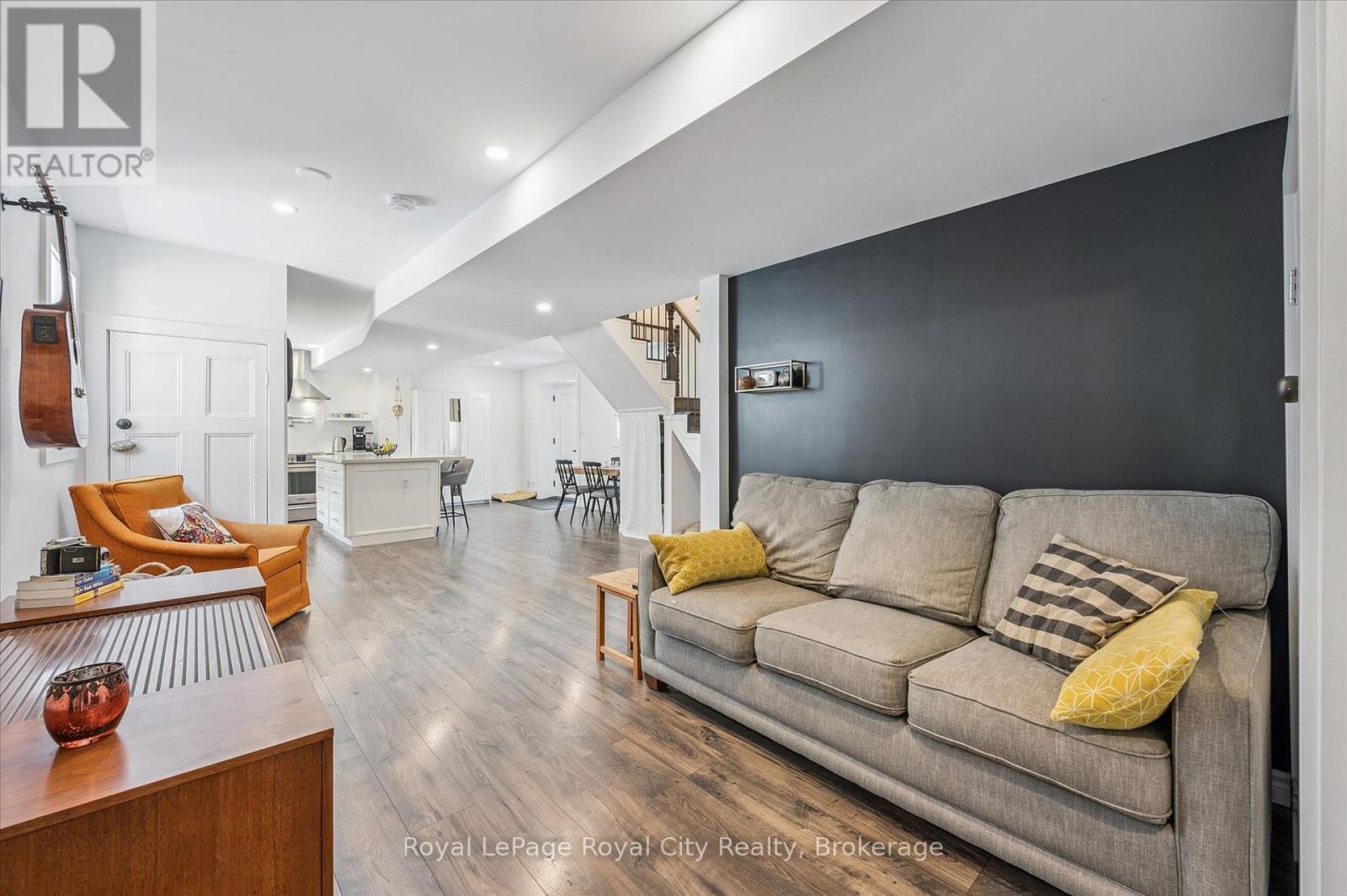 












470 PERTH STREET

,
Centre Wellington (Fergus),




Ontario
N1M2S7

