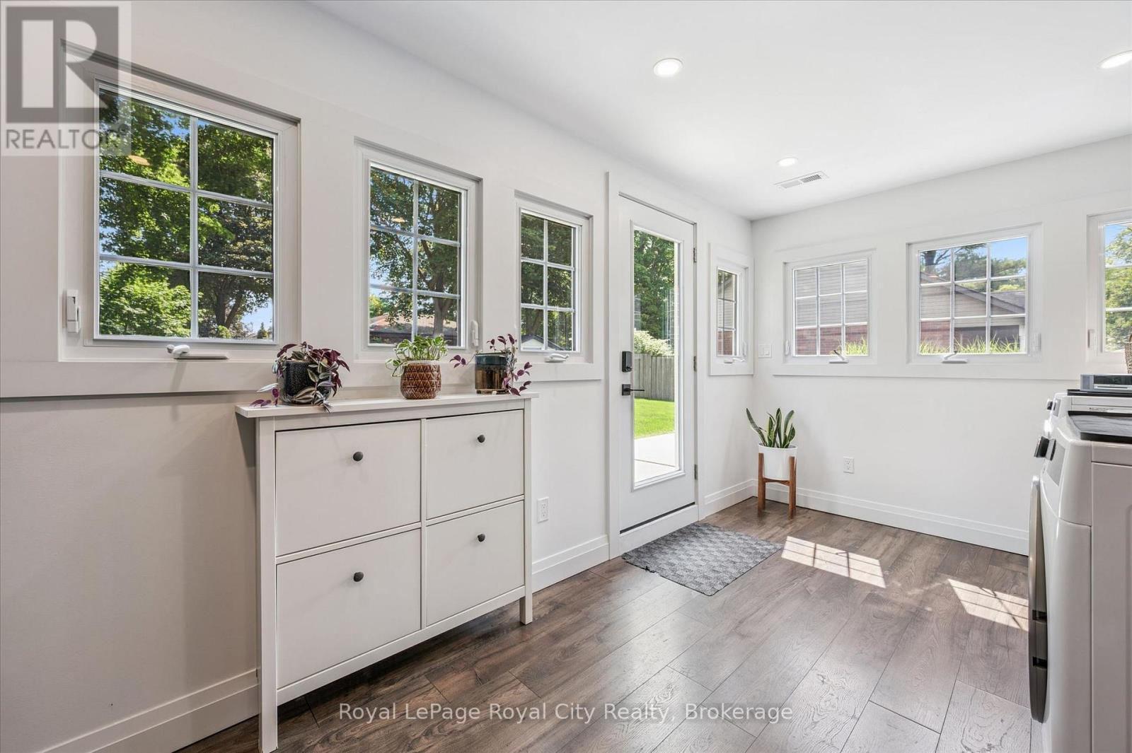 












470 PERTH STREET

,
Centre Wellington (Fergus),




Ontario
N1M2S7

