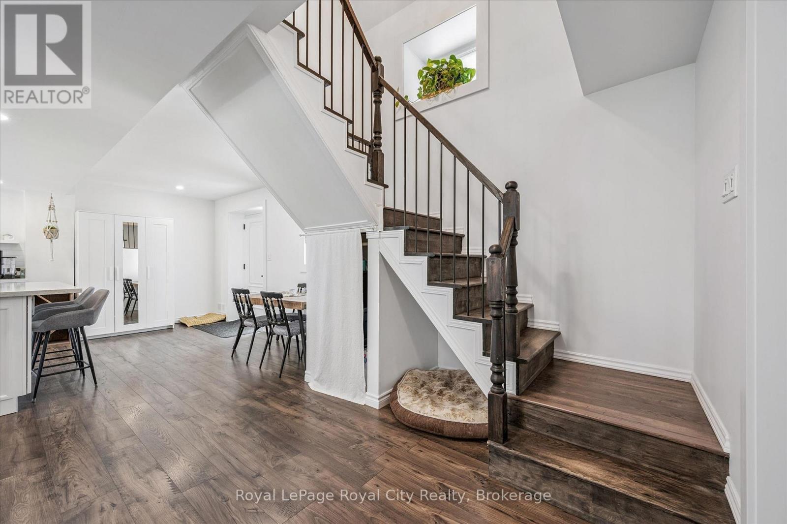 












470 PERTH STREET

,
Centre Wellington (Fergus),




Ontario
N1M2S7


