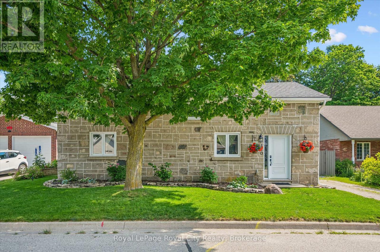 












470 PERTH STREET

,
Centre Wellington (Fergus),




Ontario
N1M2S7

