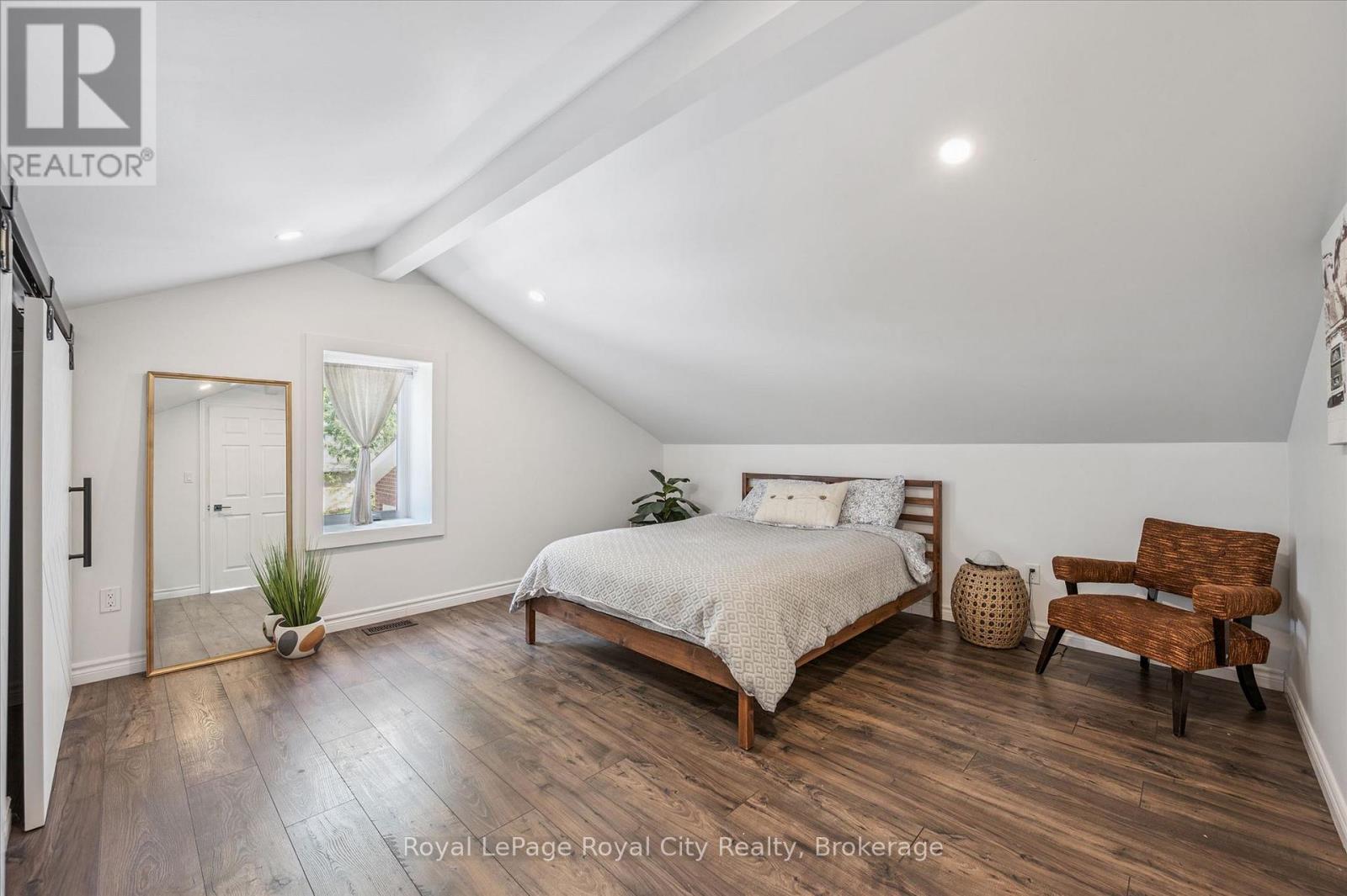












470 PERTH STREET

,
Centre Wellington (Fergus),




Ontario
N1M2S7

