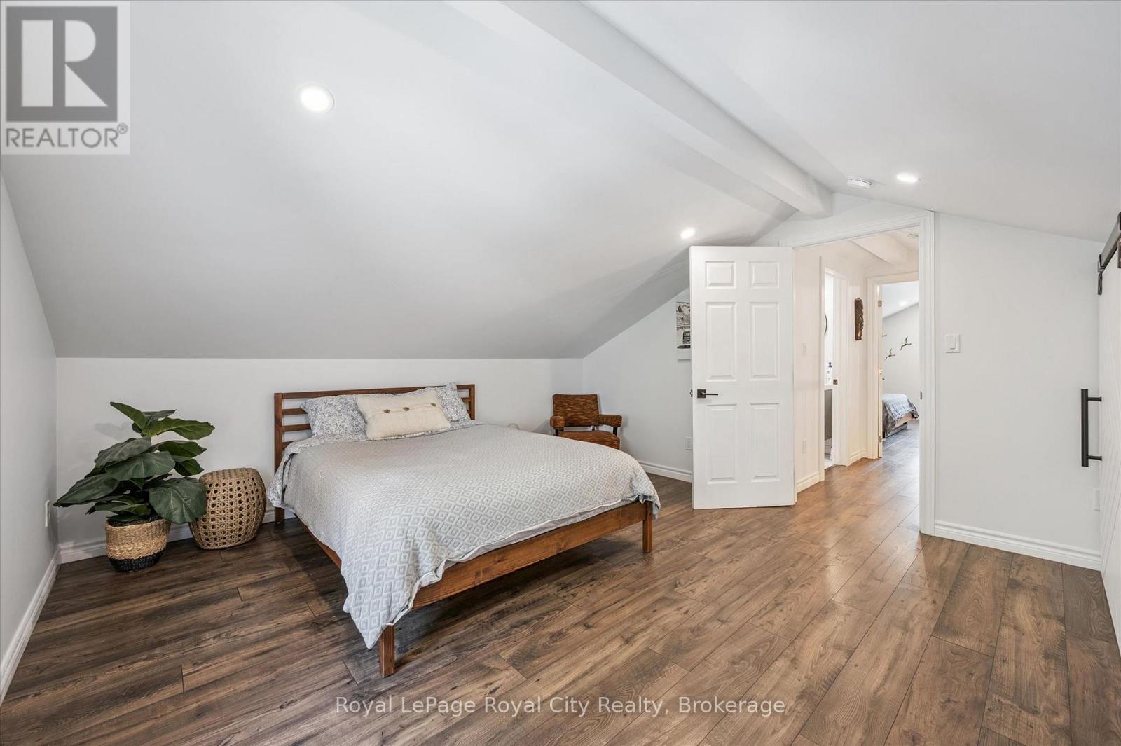 












470 PERTH STREET

,
Centre Wellington (Fergus),




Ontario
N1M2S7

