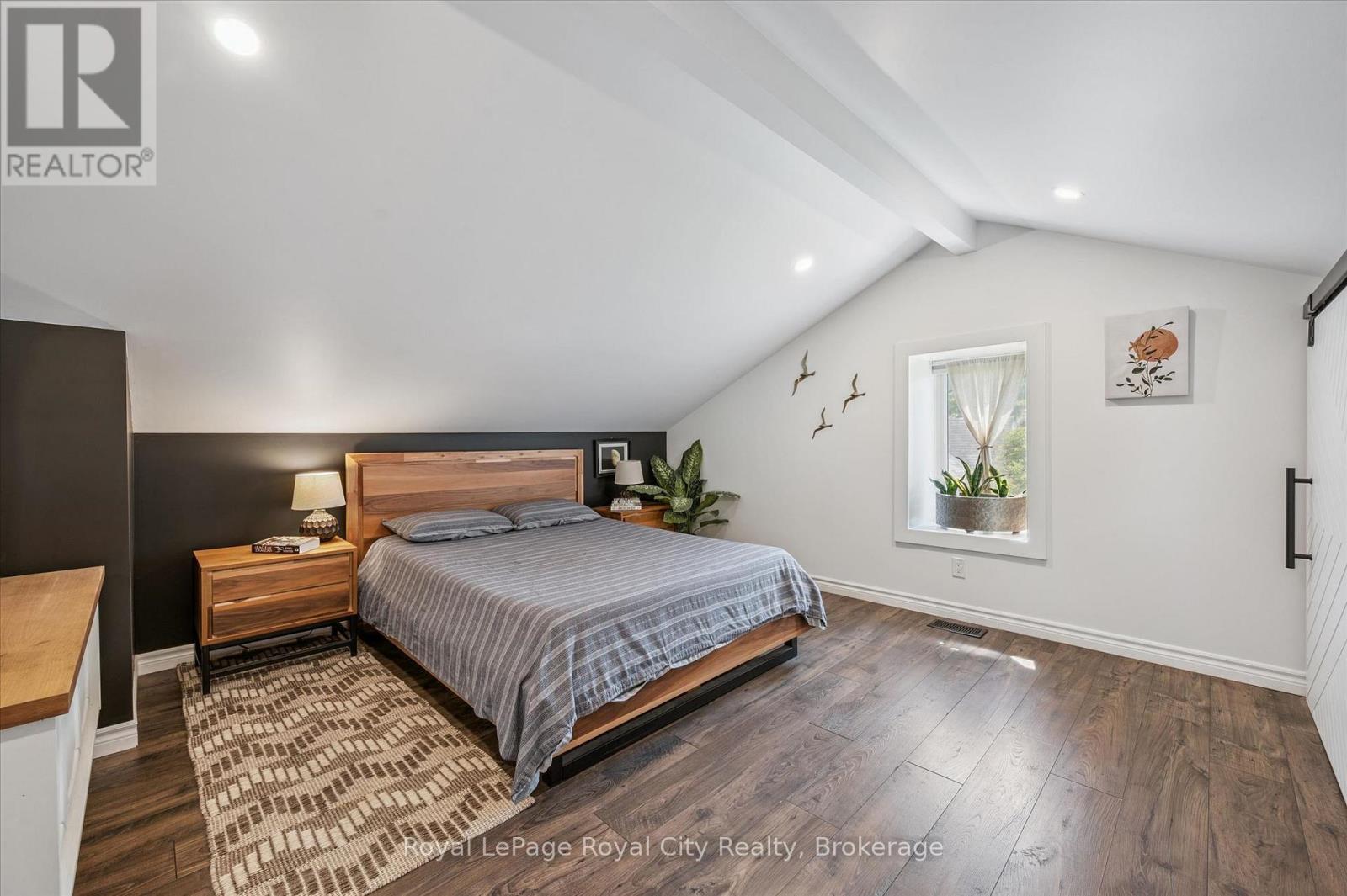 












470 PERTH STREET

,
Centre Wellington (Fergus),




Ontario
N1M2S7


