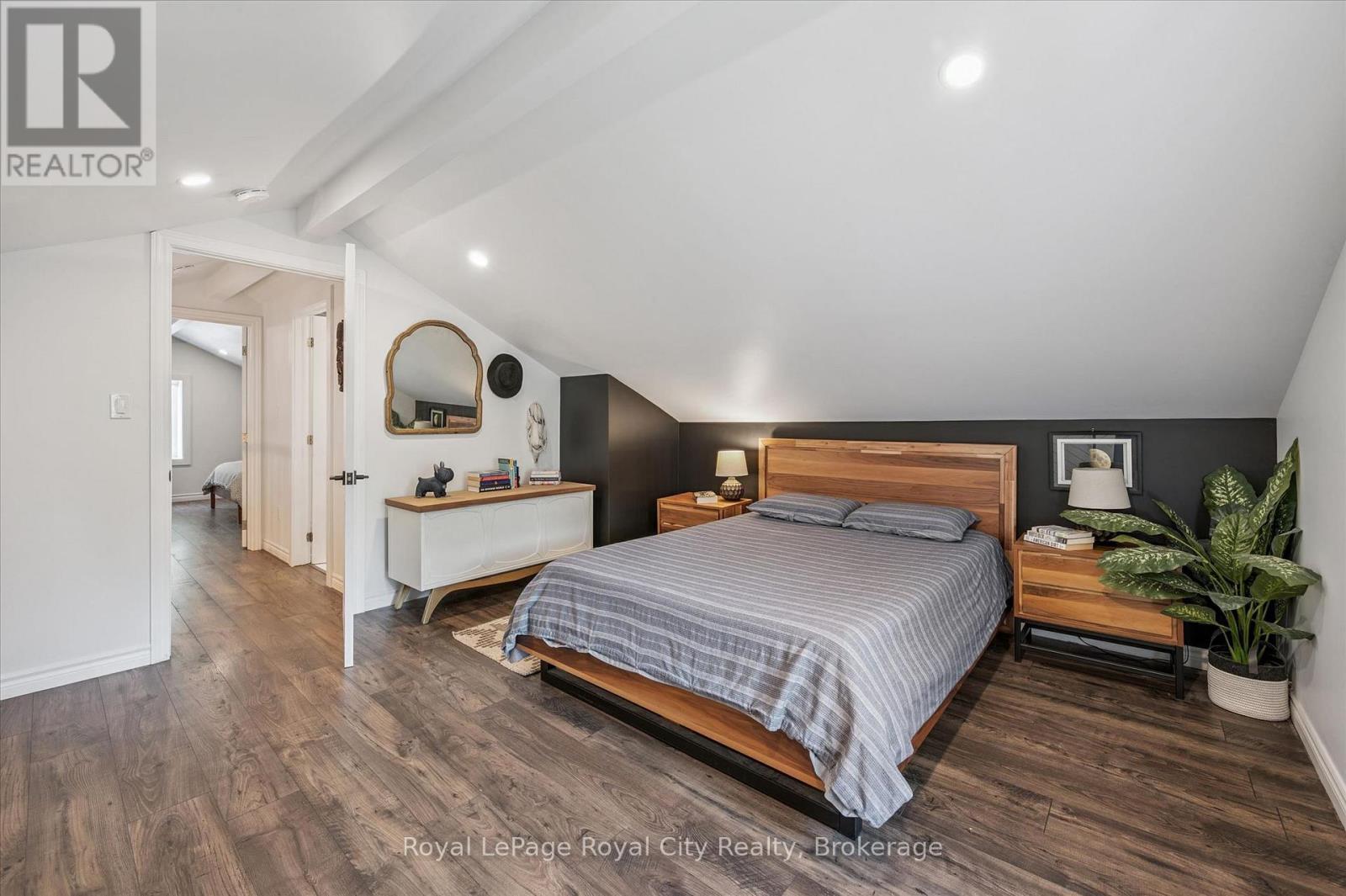 












470 PERTH STREET

,
Centre Wellington (Fergus),




Ontario
N1M2S7

