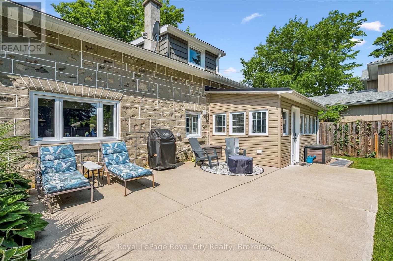 












470 PERTH STREET

,
Centre Wellington (Fergus),




Ontario
N1M2S7

