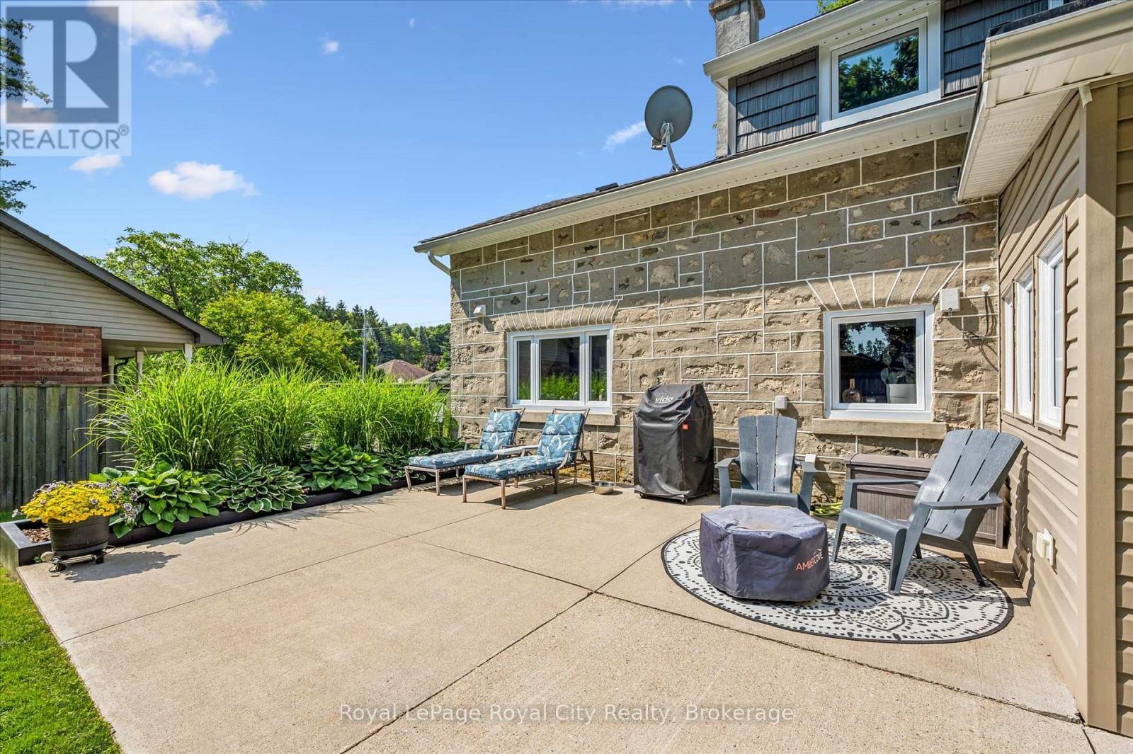 












470 PERTH STREET

,
Centre Wellington (Fergus),




Ontario
N1M2S7

