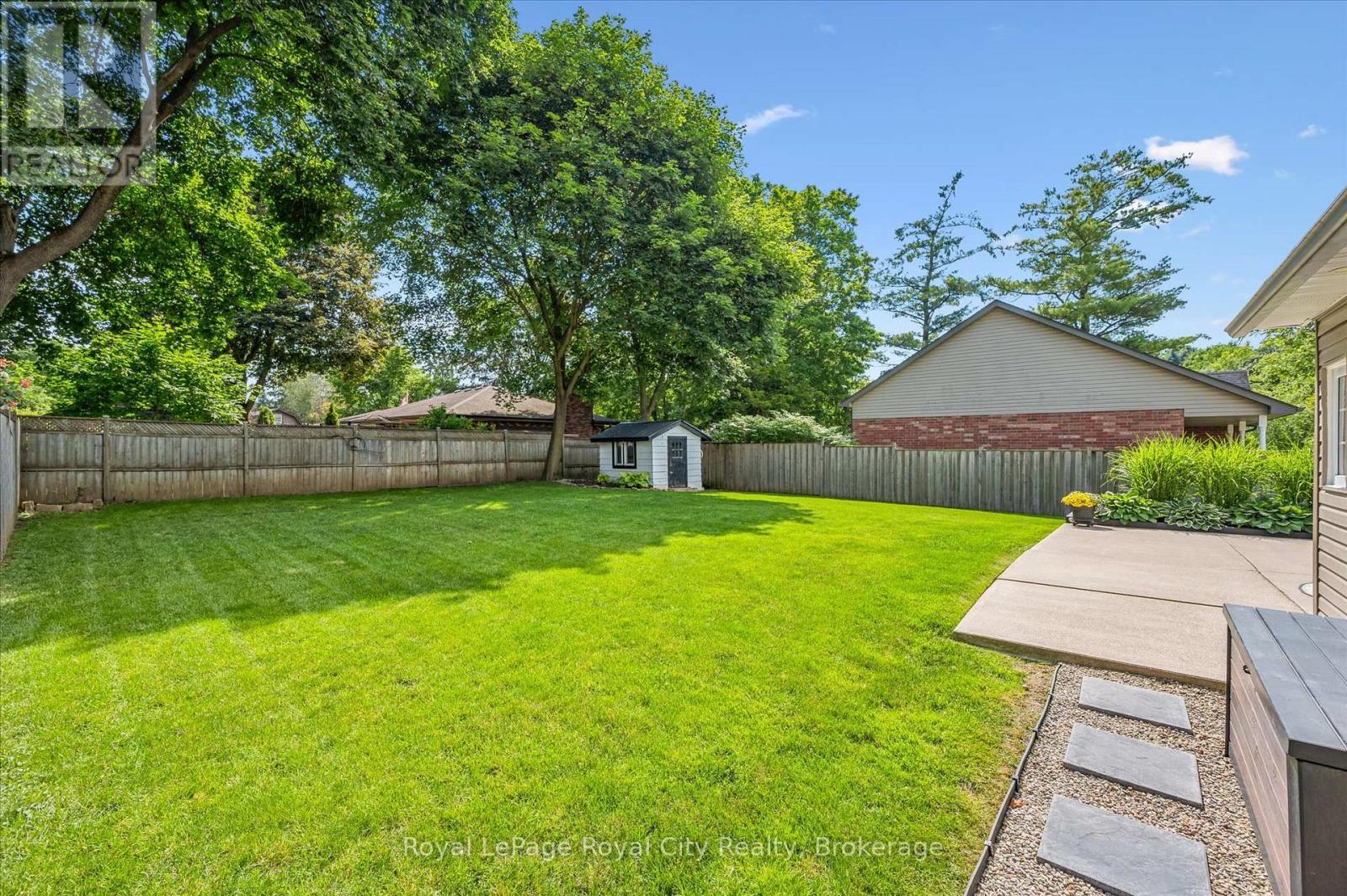 












470 PERTH STREET

,
Centre Wellington (Fergus),




Ontario
N1M2S7

