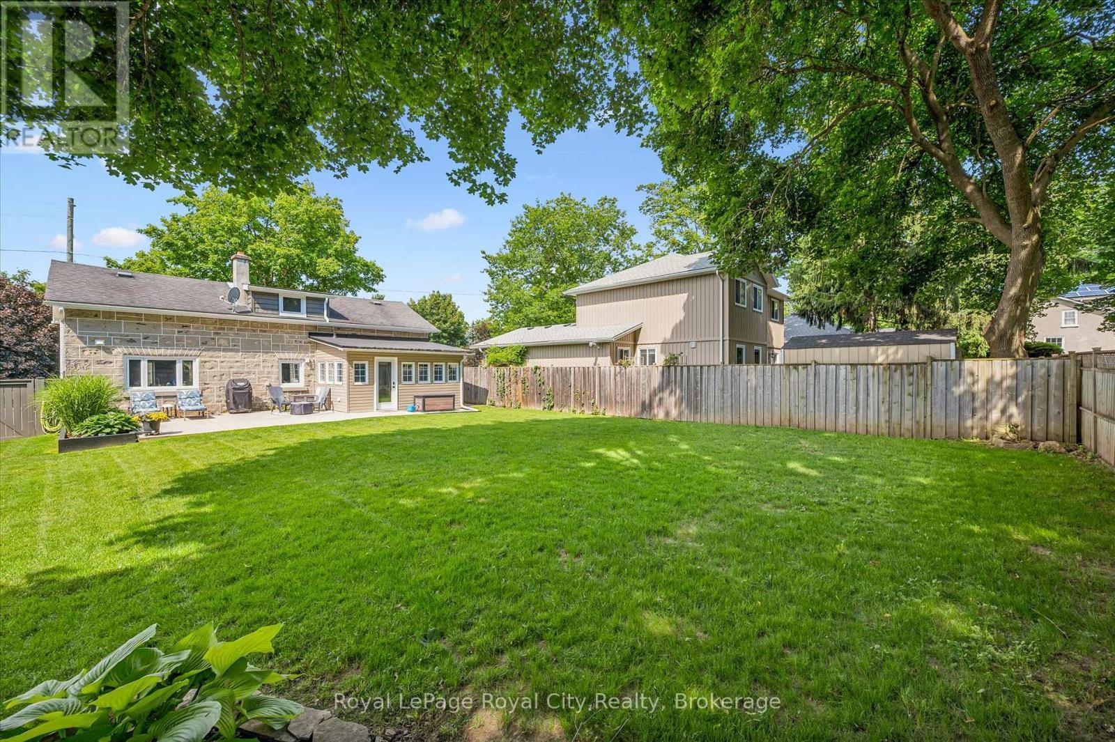 












470 PERTH STREET

,
Centre Wellington (Fergus),




Ontario
N1M2S7

