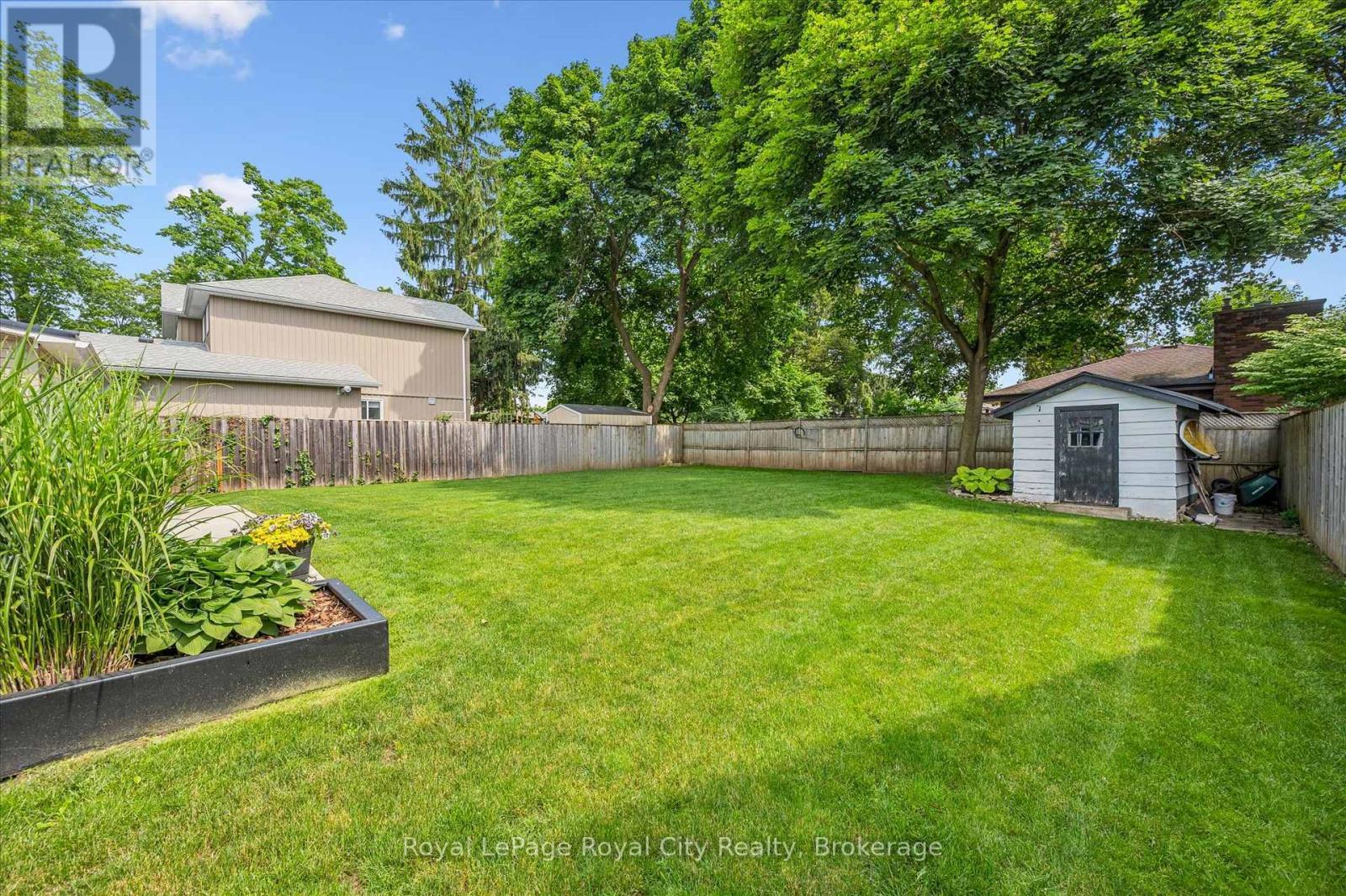 












470 PERTH STREET

,
Centre Wellington (Fergus),




Ontario
N1M2S7

