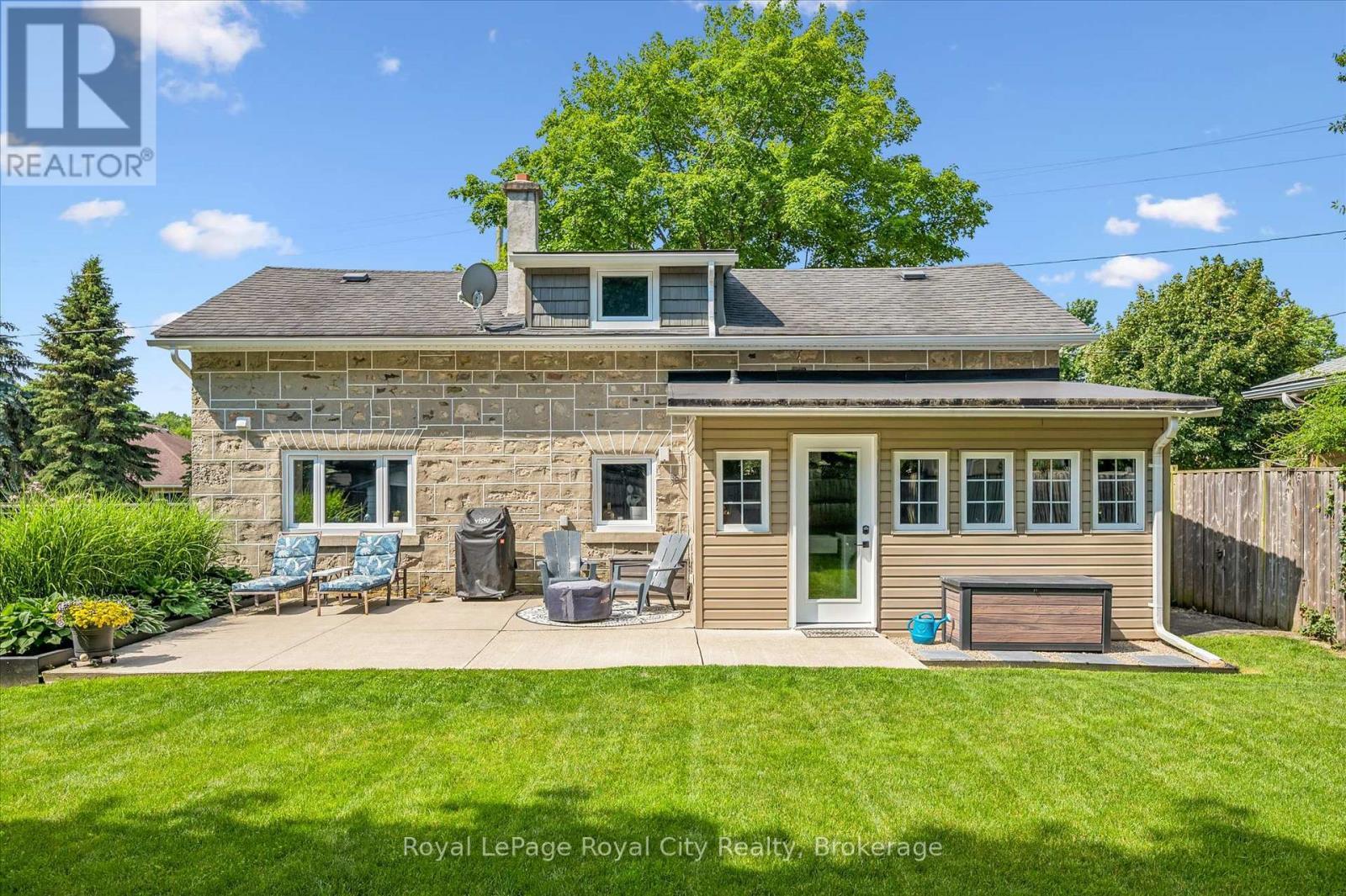 












470 PERTH STREET

,
Centre Wellington (Fergus),




Ontario
N1M2S7

