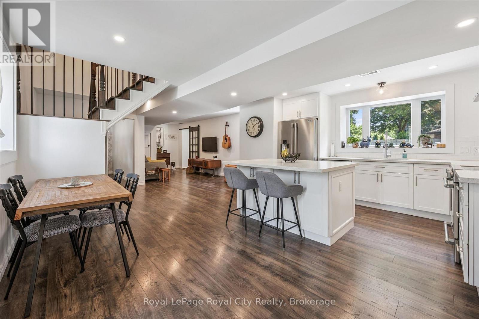 












470 PERTH STREET

,
Centre Wellington (Fergus),




Ontario
N1M2S7

