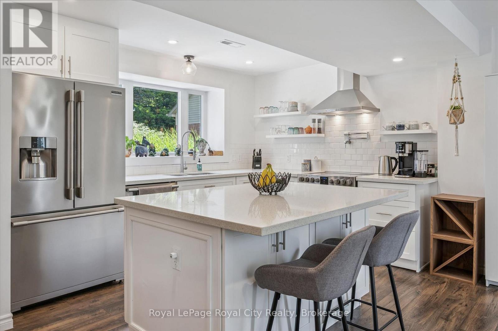 












470 PERTH STREET

,
Centre Wellington (Fergus),




Ontario
N1M2S7

