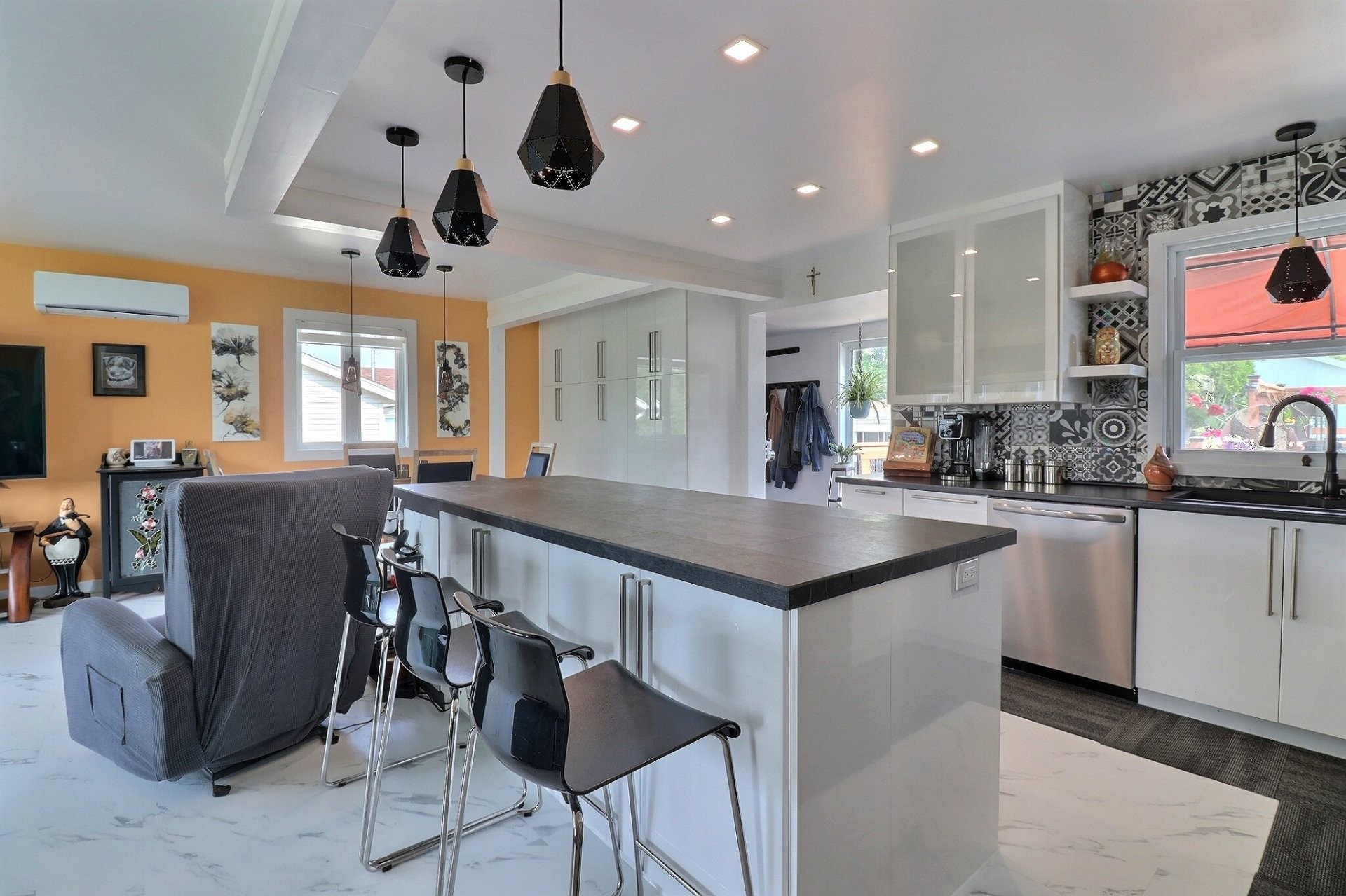 









2748


Rue Lafrance

,
Saguenay (Jonquière),




QC
G7S1C8

