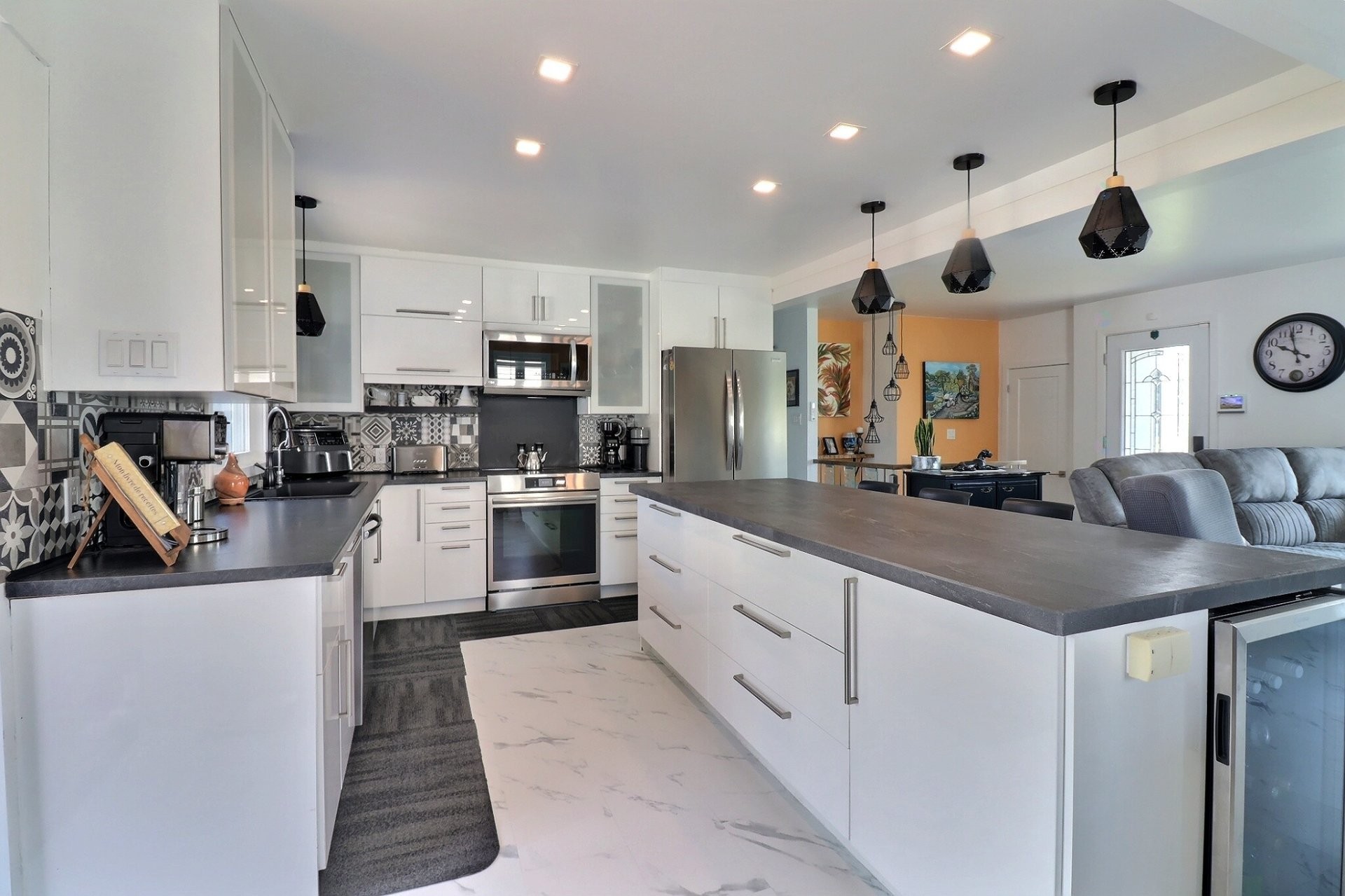 









2748


Rue Lafrance

,
Saguenay (Jonquière),




QC
G7S1C8

