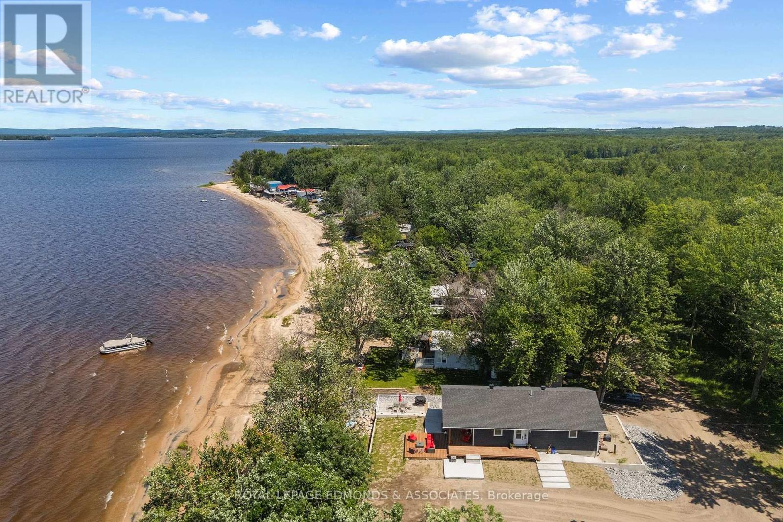 












63 GREATVIEW TRAIL

,
Whitewater Region,




Ontario
K8A6W2

