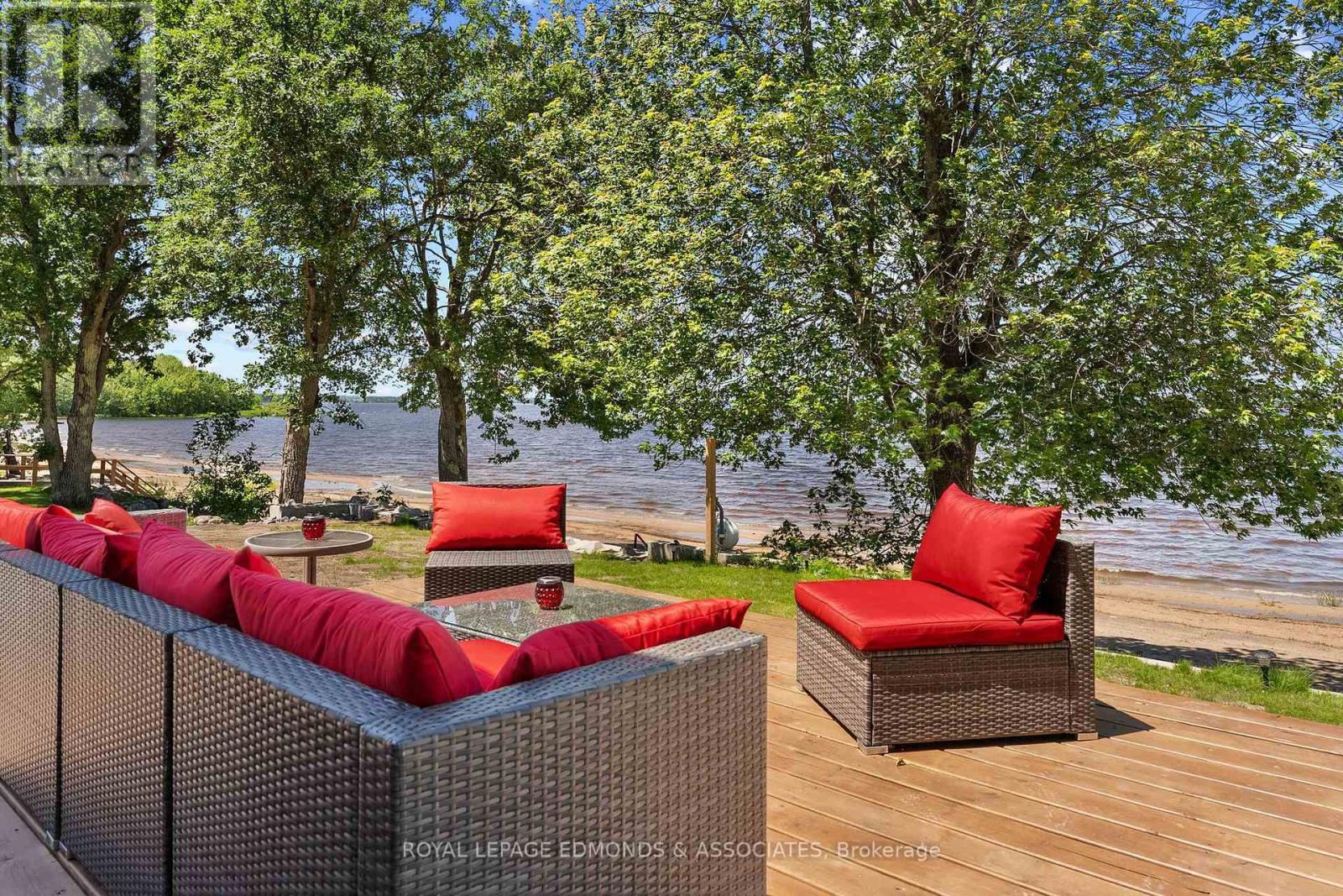 












63 GREATVIEW TRAIL

,
Whitewater Region,




Ontario
K8A6W2

