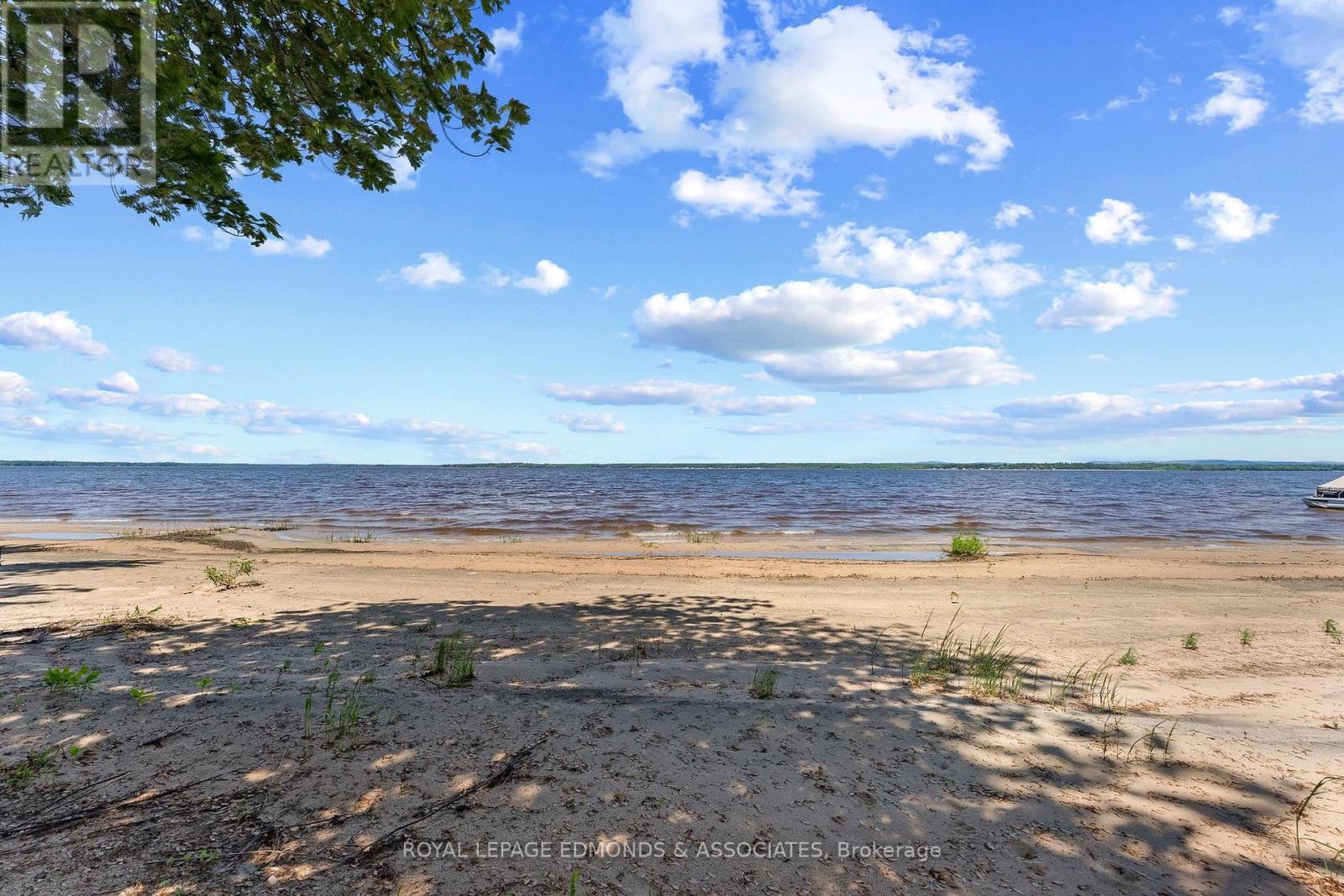












63 GREATVIEW TRAIL

,
Whitewater Region,




Ontario
K8A6W2

