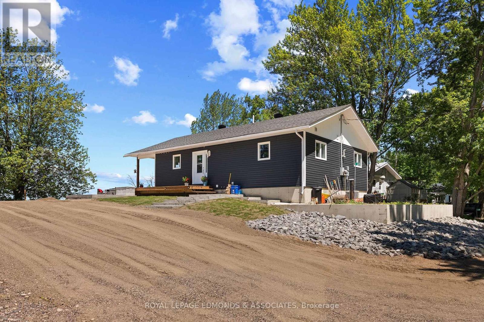 












63 GREATVIEW TRAIL

,
Whitewater Region,




Ontario
K8A6W2

