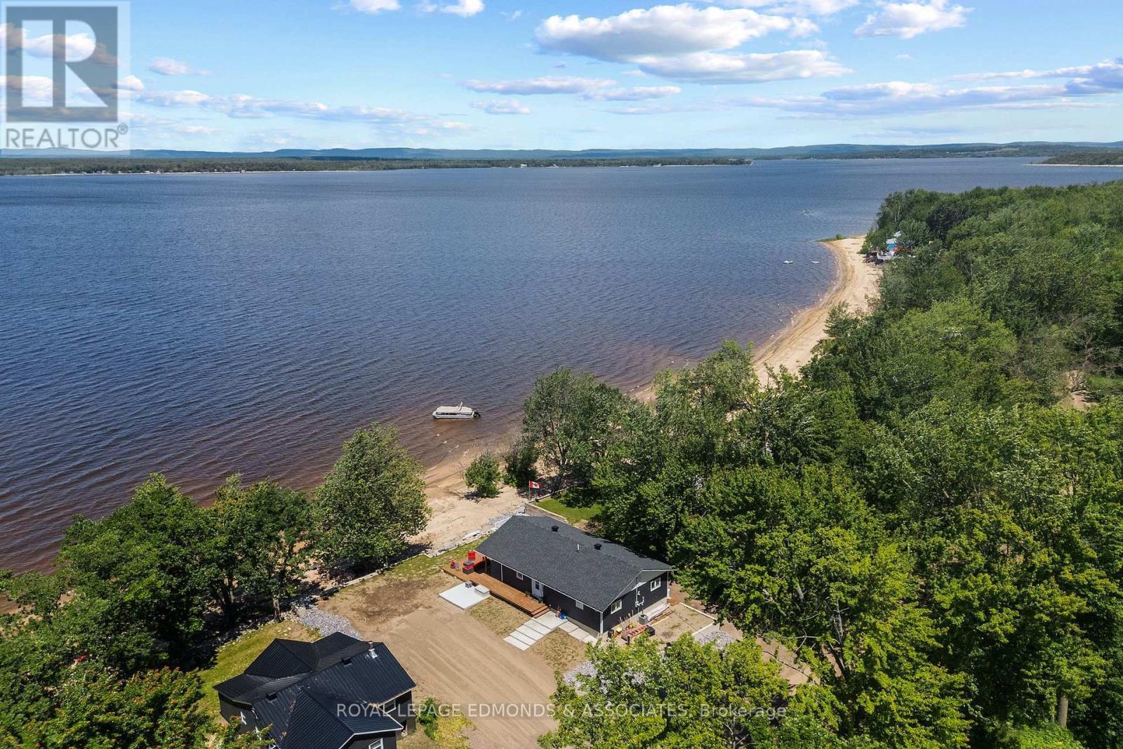 












63 GREATVIEW TRAIL

,
Whitewater Region,




Ontario
K8A6W2

