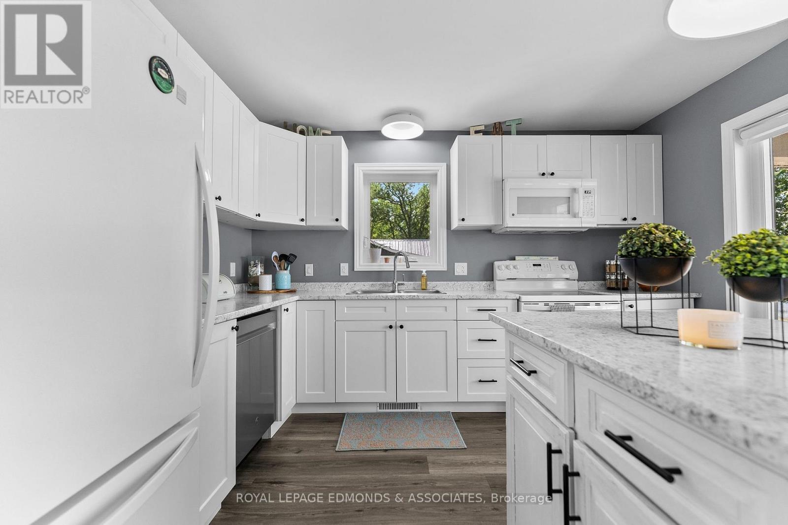 












63 GREATVIEW TRAIL

,
Whitewater Region,




Ontario
K8A6W2

