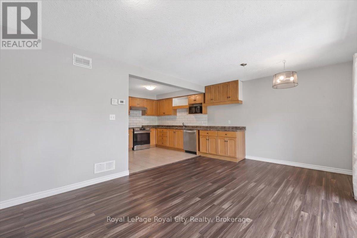 












25 - 1498 GORDON STREET

,
Guelph (Pineridge/Westminster Woods),




Ontario
N1L1C8

