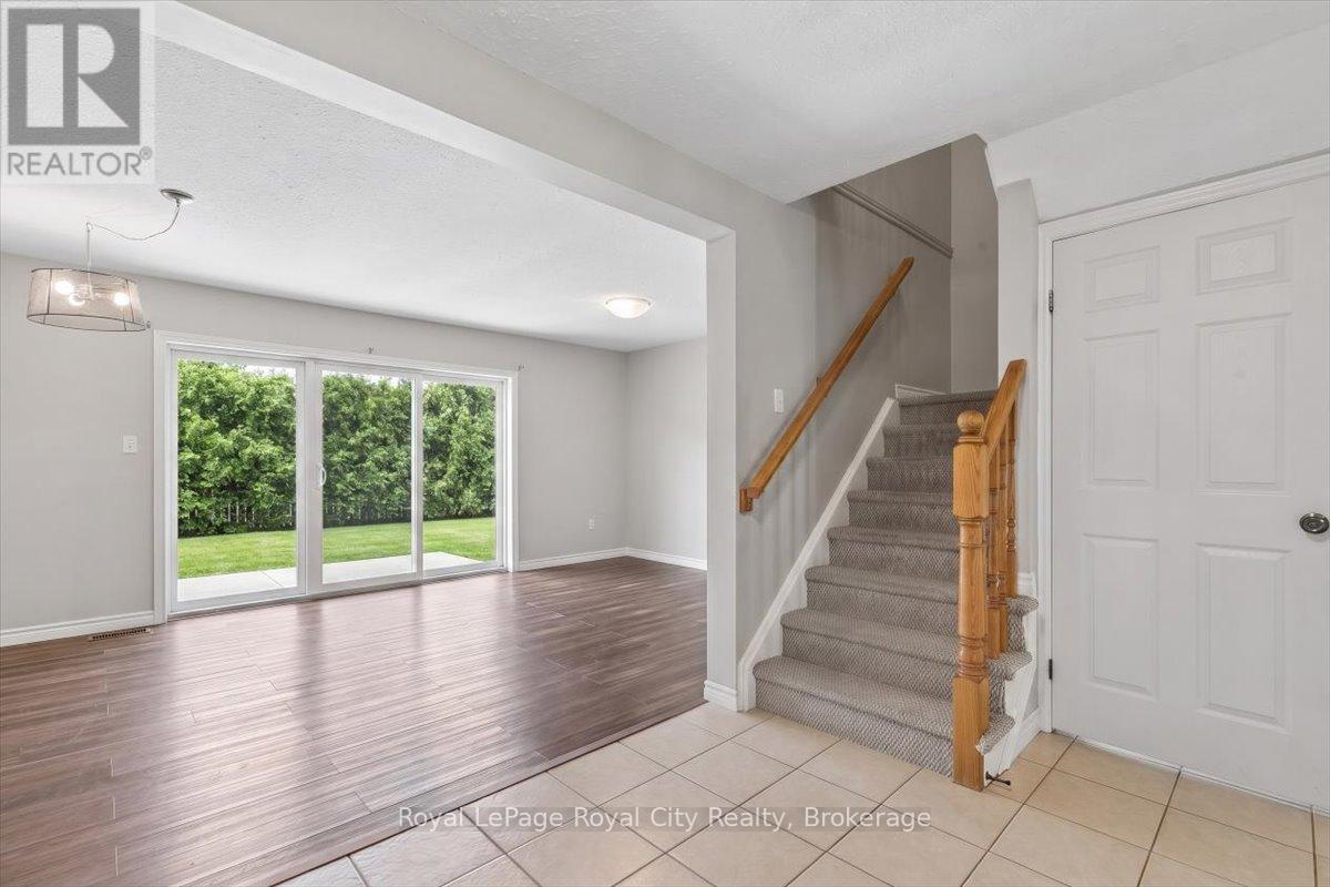 












25 - 1498 GORDON STREET

,
Guelph (Pineridge/Westminster Woods),




Ontario
N1L1C8

