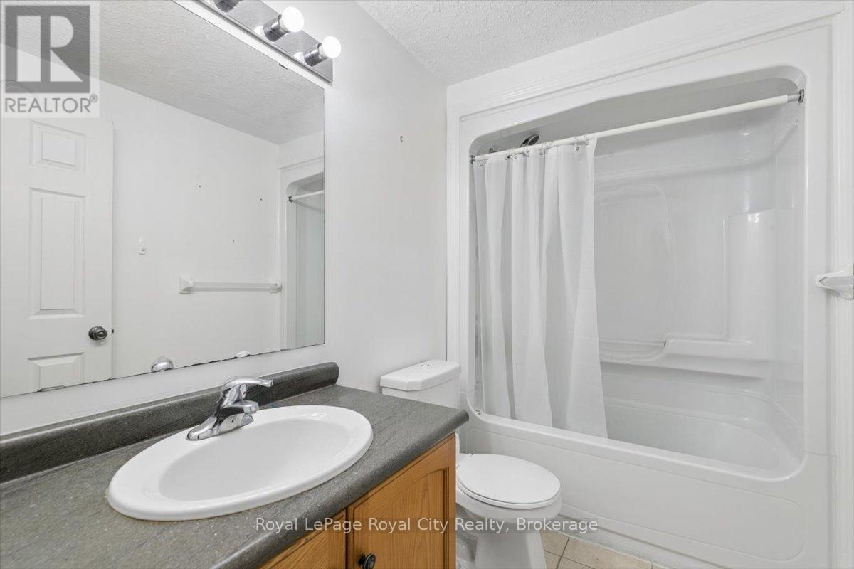 












25 - 1498 GORDON STREET

,
Guelph (Pineridge/Westminster Woods),




Ontario
N1L1C8

