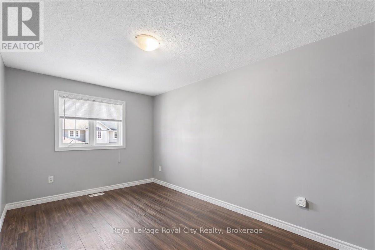 












25 - 1498 GORDON STREET

,
Guelph (Pineridge/Westminster Woods),




Ontario
N1L1C8

