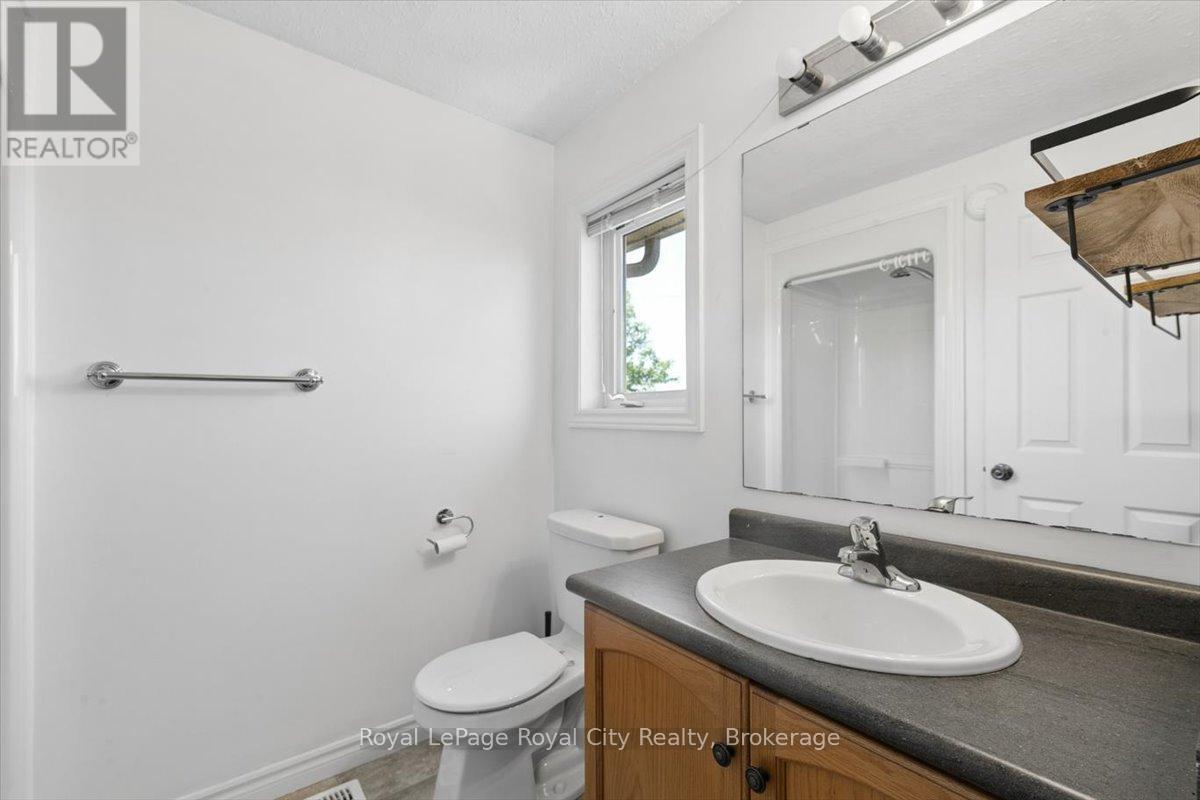 












25 - 1498 GORDON STREET

,
Guelph (Pineridge/Westminster Woods),




Ontario
N1L1C8

