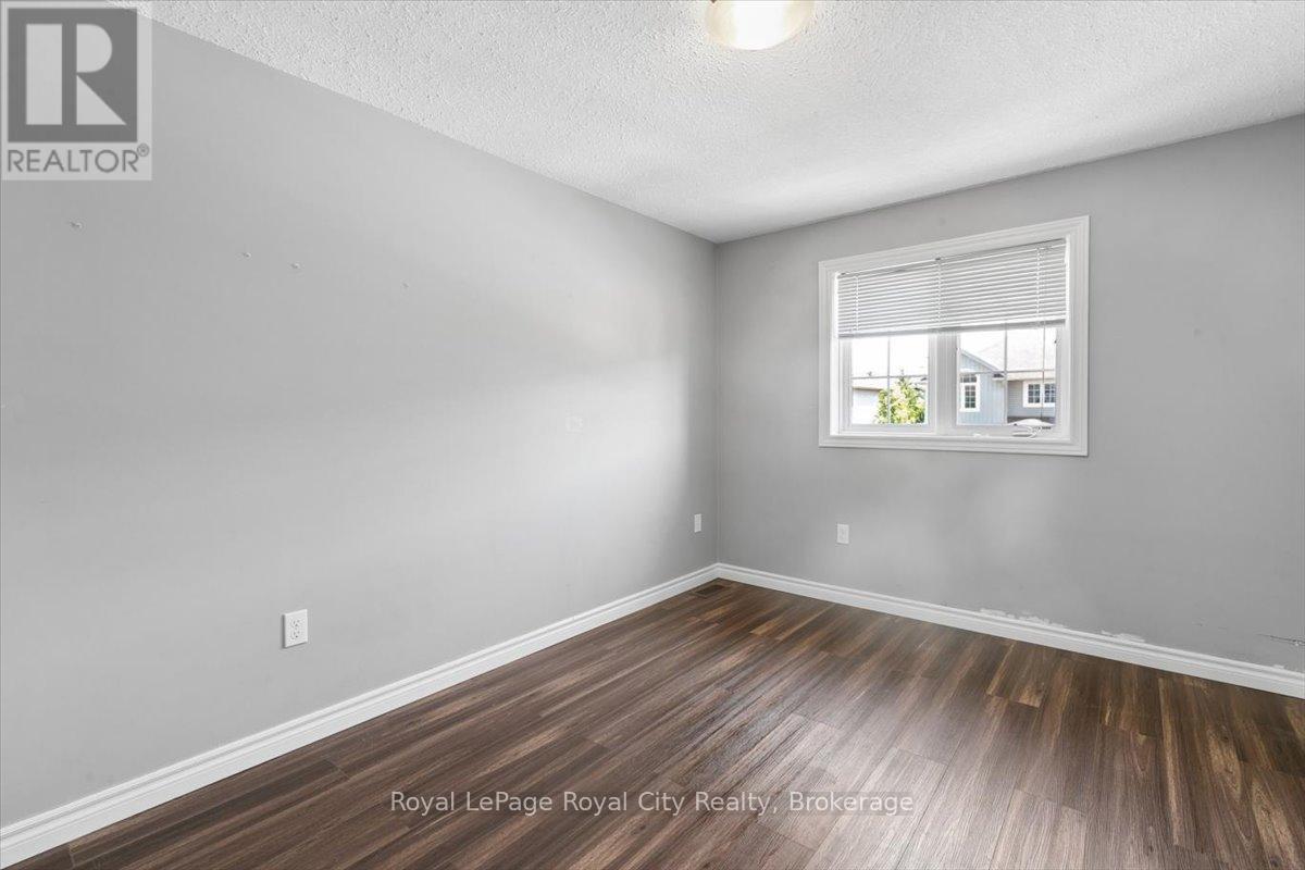 












25 - 1498 GORDON STREET

,
Guelph (Pineridge/Westminster Woods),




Ontario
N1L1C8

