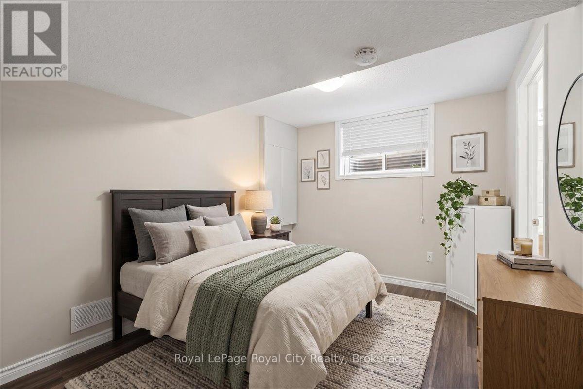 












25 - 1498 GORDON STREET

,
Guelph (Pineridge/Westminster Woods),




Ontario
N1L1C8

