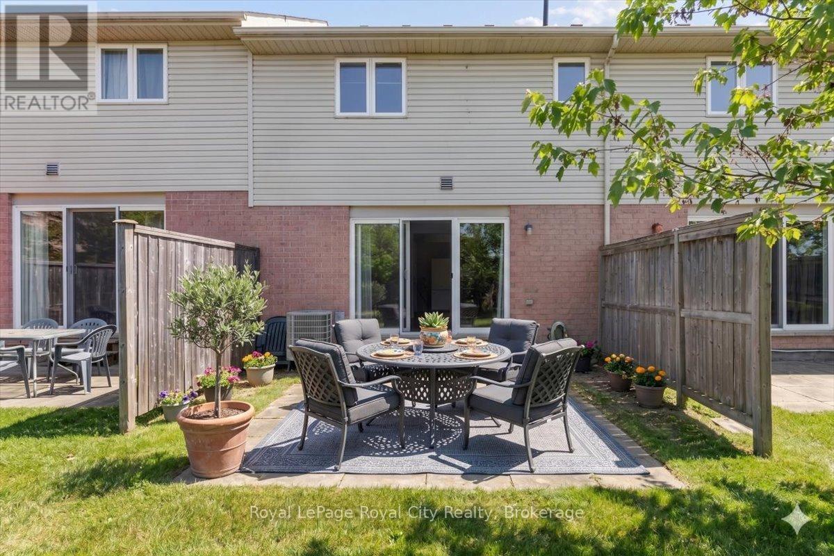 












25 - 1498 GORDON STREET

,
Guelph (Pineridge/Westminster Woods),




Ontario
N1L1C8

