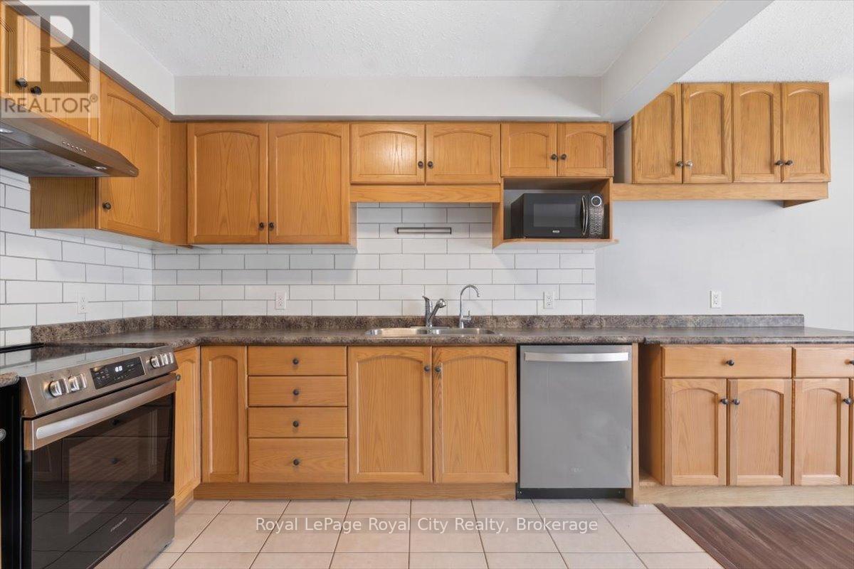 












25 - 1498 GORDON STREET

,
Guelph (Pineridge/Westminster Woods),




Ontario
N1L1C8

