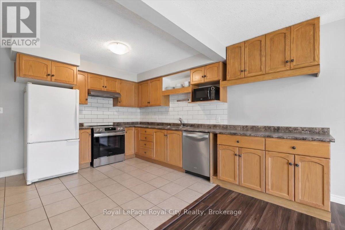 












25 - 1498 GORDON STREET

,
Guelph (Pineridge/Westminster Woods),




Ontario
N1L1C8

