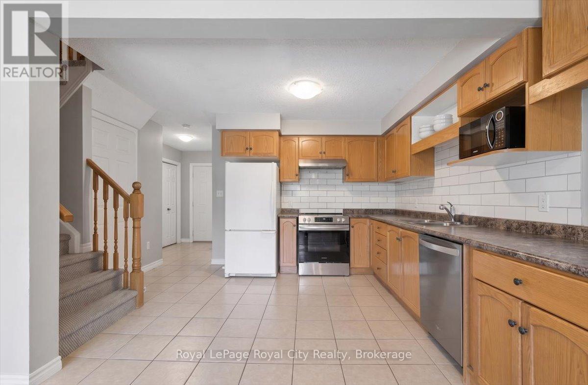 












25 - 1498 GORDON STREET

,
Guelph (Pineridge/Westminster Woods),




Ontario
N1L1C8

