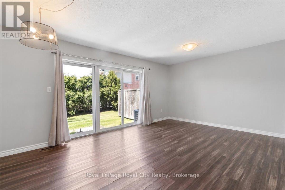 












25 - 1498 GORDON STREET

,
Guelph (Pineridge/Westminster Woods),




Ontario
N1L1C8

