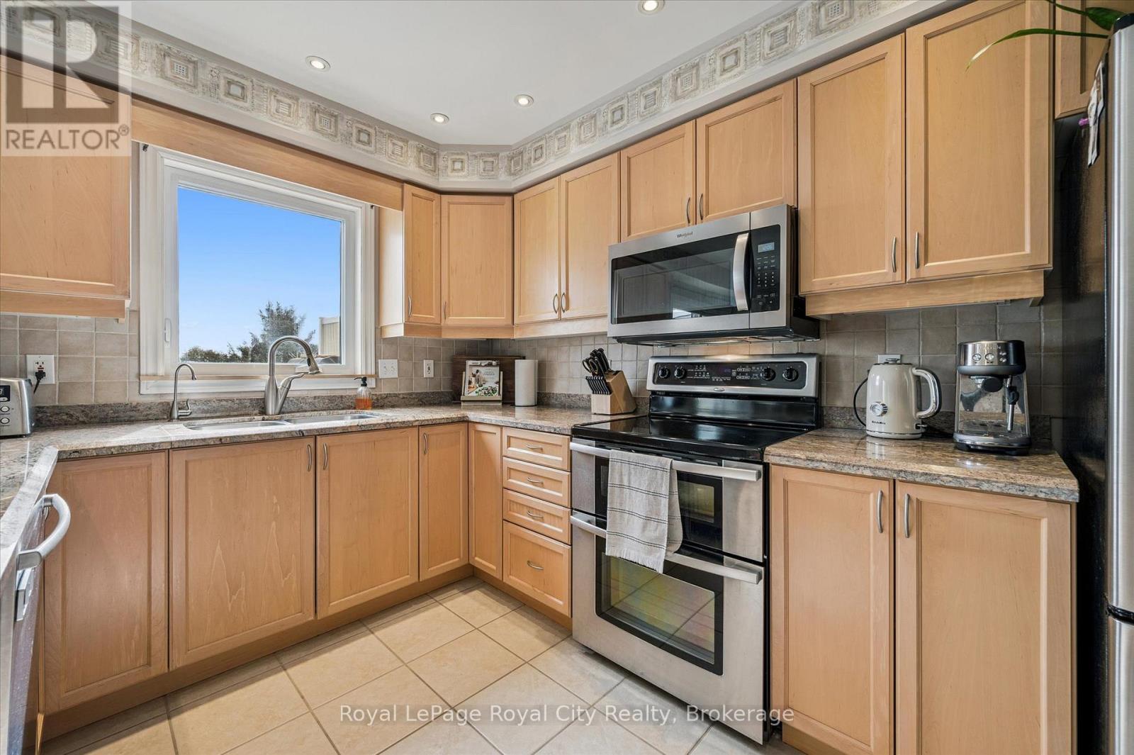 












87 LAW DRIVE

,
Guelph (Grange Road),




Ontario
N1E7J7

