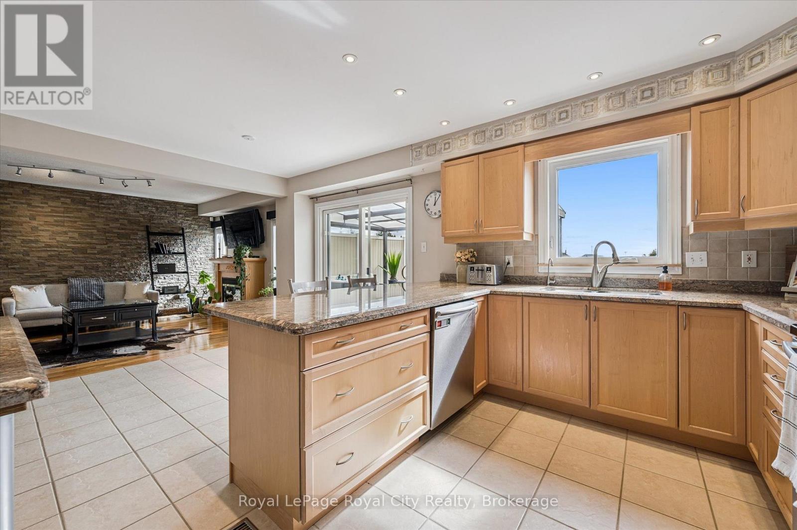 












87 LAW DRIVE

,
Guelph (Grange Road),




Ontario
N1E7J7


