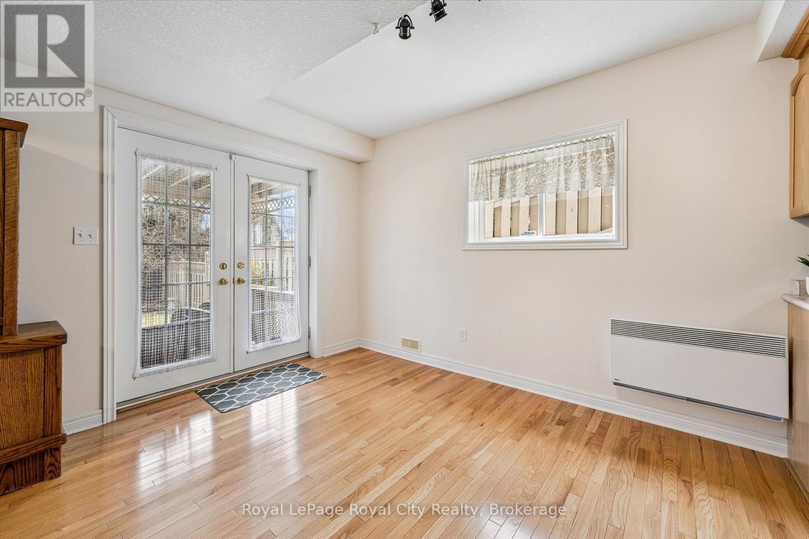 












87 LAW DRIVE

,
Guelph (Grange Road),




Ontario
N1E7J7

