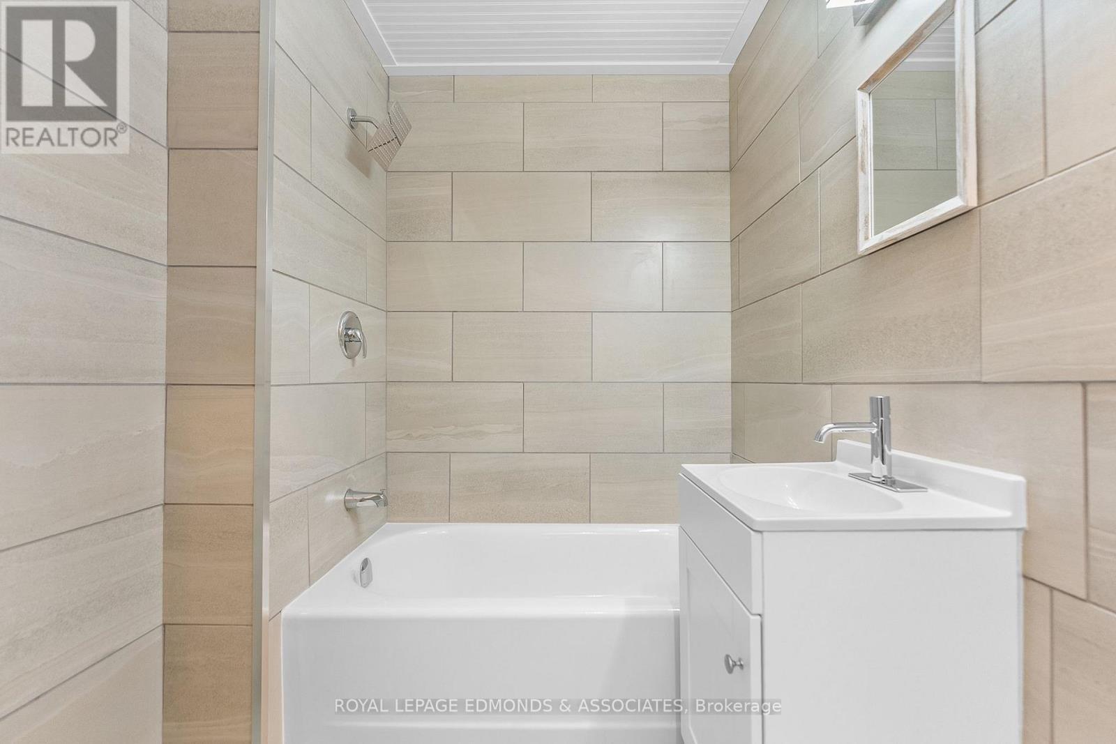 












663 FISCHER STREET

,
Pembroke,




Ontario
K8A6K4

