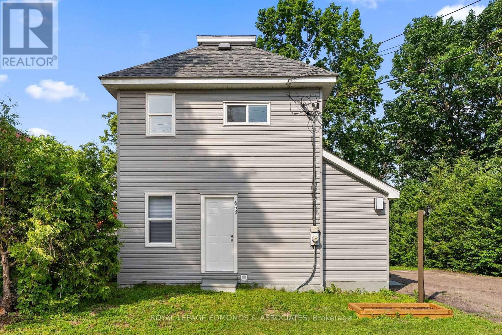 












663 FISCHER STREET

,
Pembroke,




Ontario
K8A6K4


