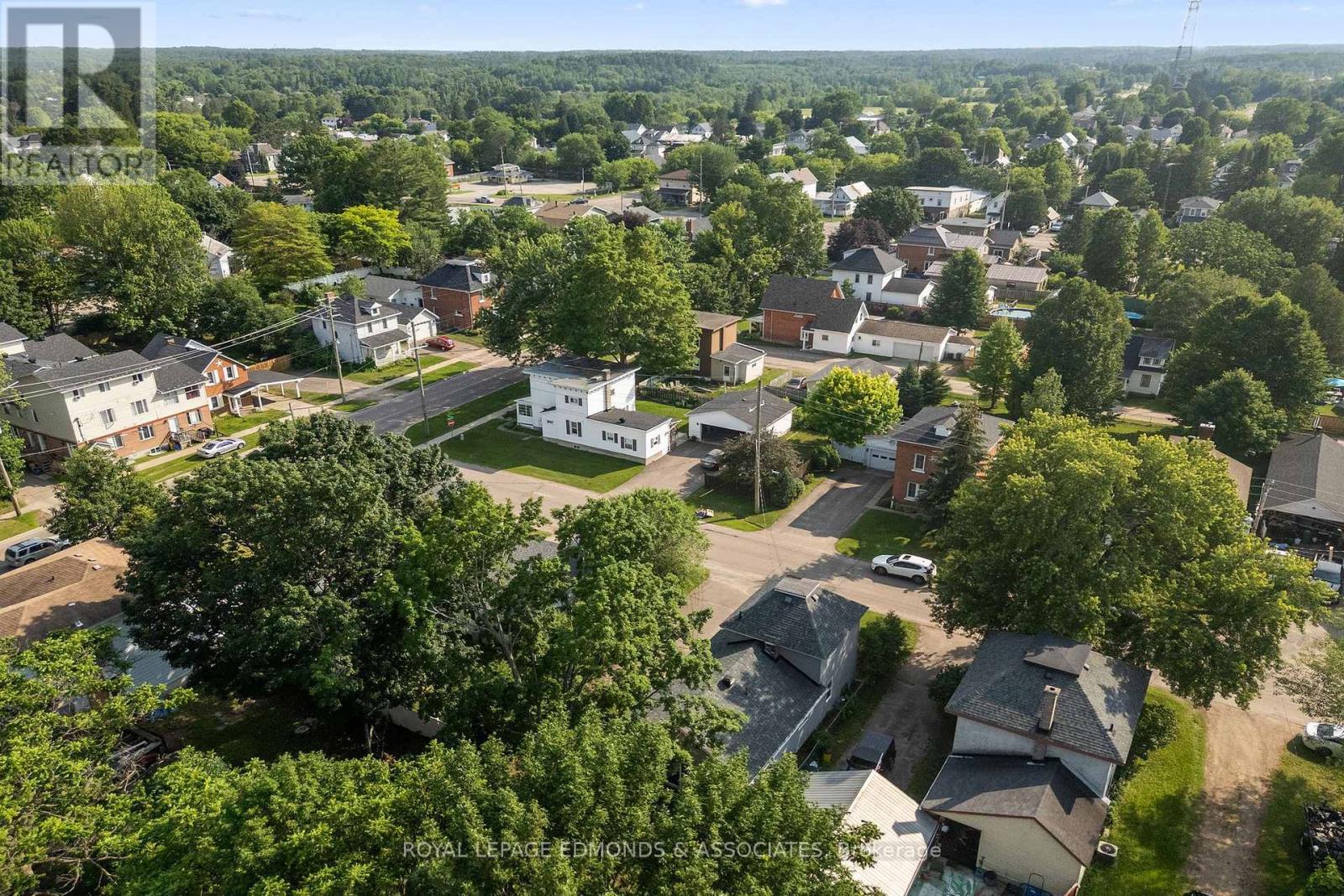 












663 FISCHER STREET

,
Pembroke,




Ontario
K8A6K4

